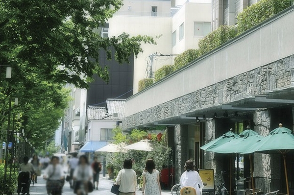The photo of Oike Tsuya Sanjo cafes and trendy shops are a number (in about 500m)
