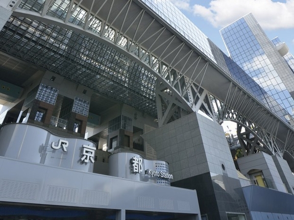 6 minutes from 5 minutes of Karasuma Oike Station walk to Kyoto Station. Osaka starting from the Kyoto Station ・ Speedy also to the Tokyo area