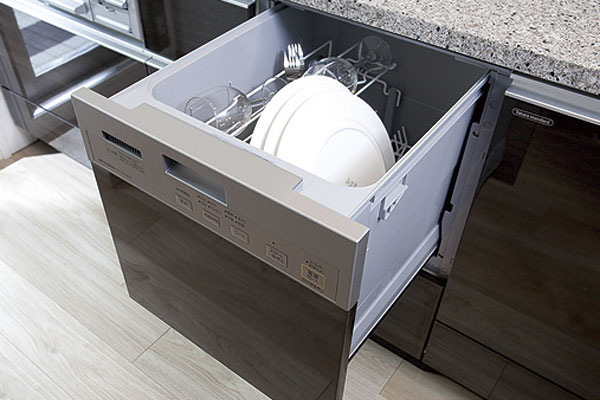 Kitchen.  [Dish washing and drying machine] And out of the dish it is easy to slide storage type of dish washing and drying machine. Glean immediate relief of housework burden (same specifications)