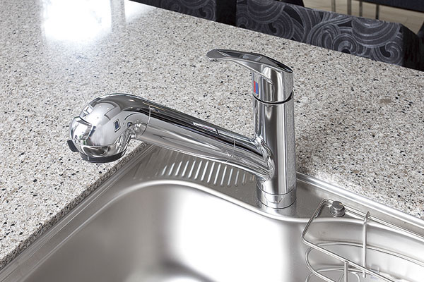 Kitchen.  [Water purifier integrated single lever mixing faucet] Convenient hand shower type of faucet to care in the sink. Also it has built-in water purifier that can be used at any time delicious water immediately (same specifications)