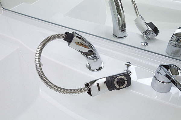 Bathing-wash room.  [Single lever mixing faucet] Adopt a convenient stretch nozzle that can clean the bowl and pull out the spout part. The stylish design is also impressive (same specifications)