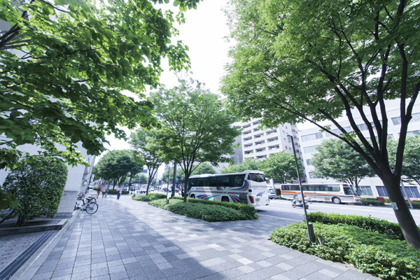 Surrounding environment. Of the property is born, Area to function as a residential area, which was at a moderately distance from the city center of the hustle and bustle is mature. Various living facilities that support the livelihood also substantial (Oike through / 1-minute walk ・ About 30m)