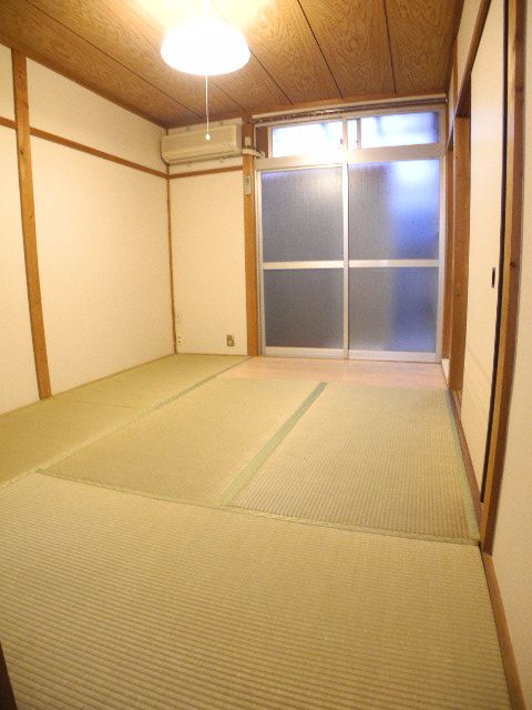 Living and room. The first floor part of the Japanese-style room ☆