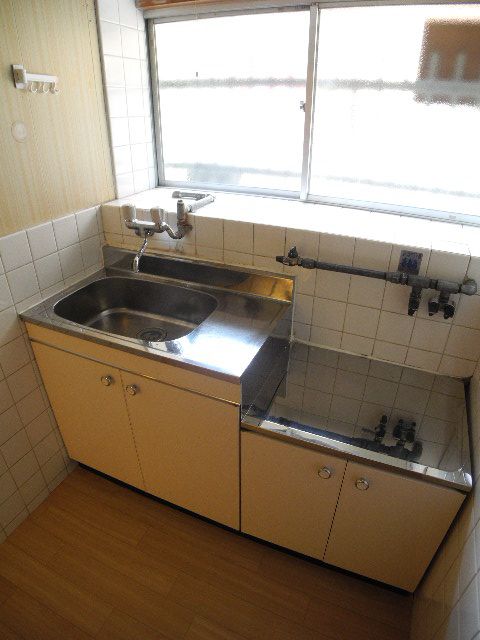 Kitchen. Two-burner stove installation Allowed!