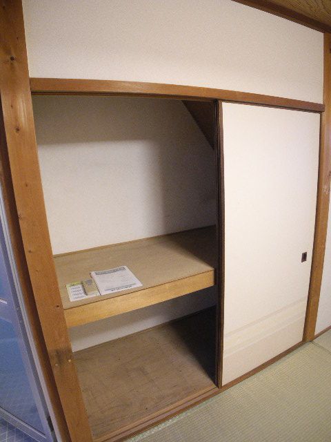 Receipt. Large storage is also placed futon!