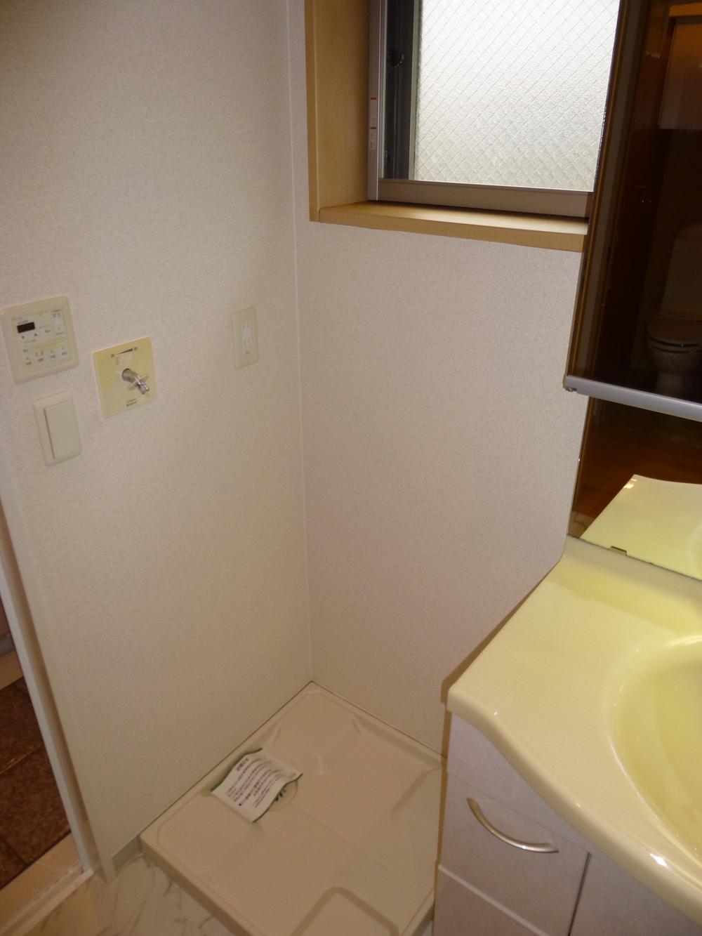 Wash basin, toilet. Indoor (10 May 2013) Shooting