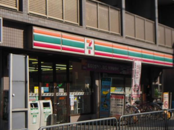 Convenience store. 550m to Seven-Eleven (convenience store)