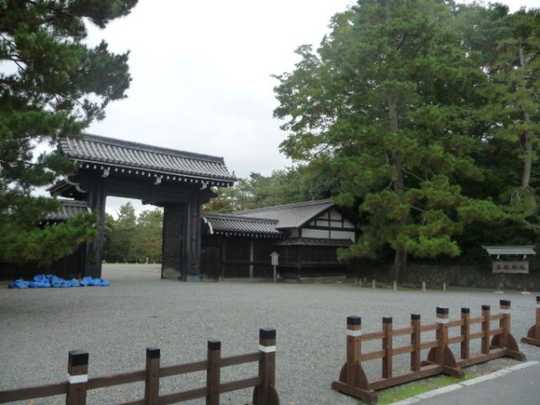 Local land photo. Kyoto Gyoen Garden Sakaimachi Mikado (about 580m from the property)