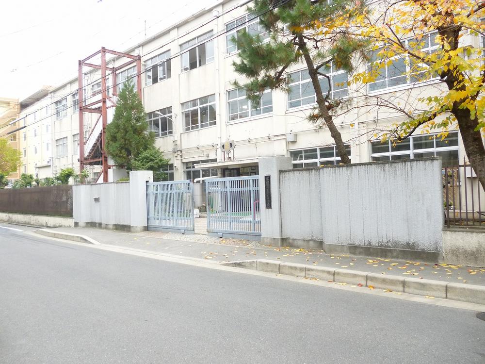 Junior high school. Suzaku 640m until junior high school