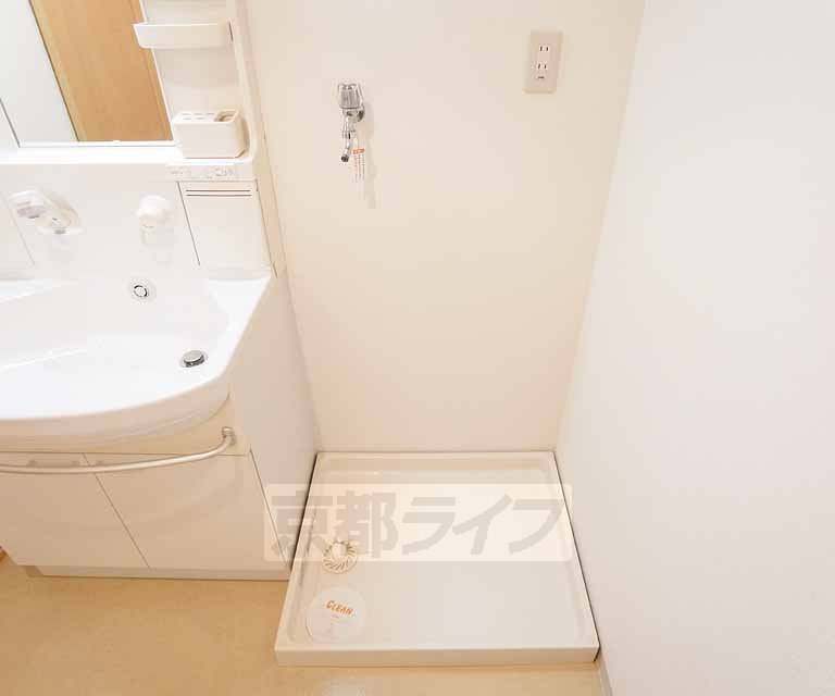 Washroom. 717, Room photo diversion