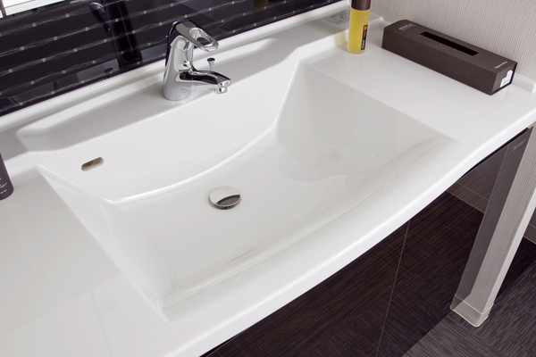 Bathing-wash room.  [Artificial marble counter-integrated Square bowl] Seamless beautiful artificial marble and sophisticated square design has the charm of bowl-integrated counter is employed to vanity (same specifications)