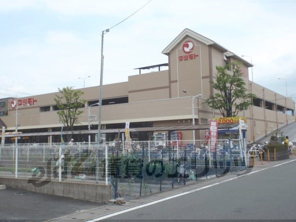 Supermarket. Matsumoto on Katsuramise to (super) 900m