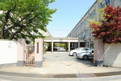Junior high school. Katagihara 428m until junior high school (junior high school)