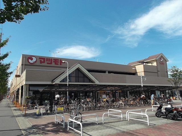 Supermarket. Matsumoto UeKei 940m to shop