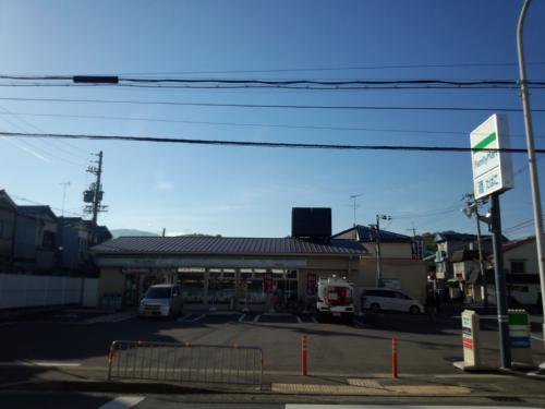 Convenience store. 3m to Family Mart (convenience store)