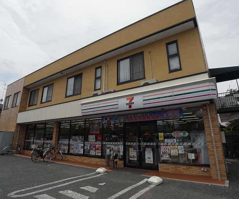 Convenience store. 180m to Seven-Eleven (convenience store)