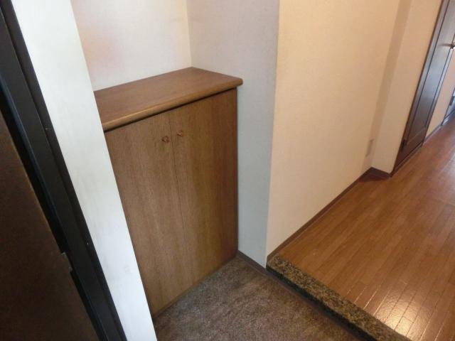 Entrance. With cupboard