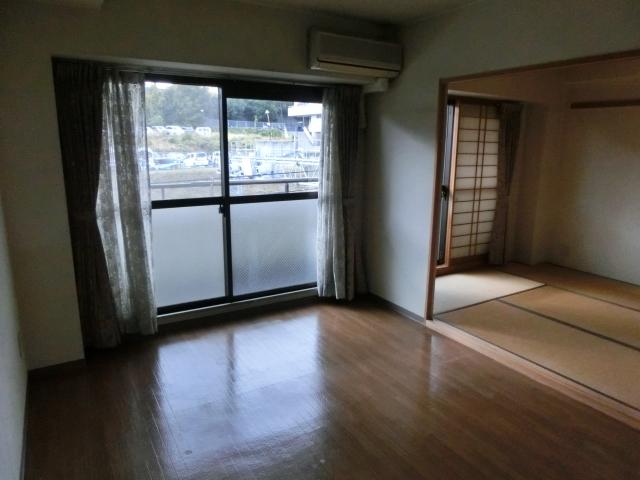Living. If you open a Japanese-style room, Living you can use widely.