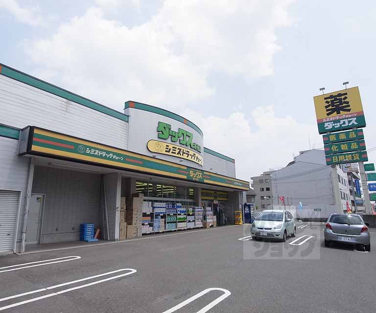 Dorakkusutoa. Dax Rakusai shop 550m until (drugstore)