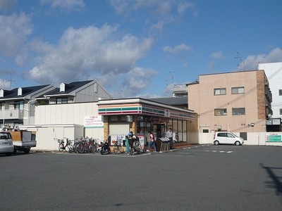 Convenience store. 190m to Seven-Eleven (convenience store)