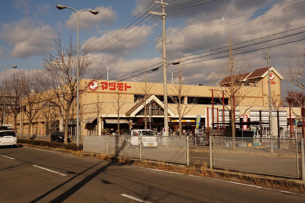 Supermarket. 1101m until Super Matsumoto UeKei shop