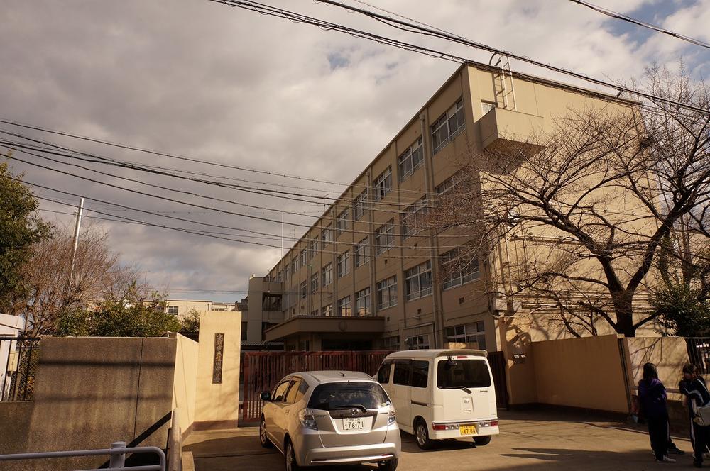 Junior high school. 2082m to Kyoto Municipal Katsura junior high school