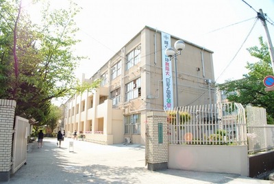 Junior high school. Katsura 120m until junior high school (junior high school)