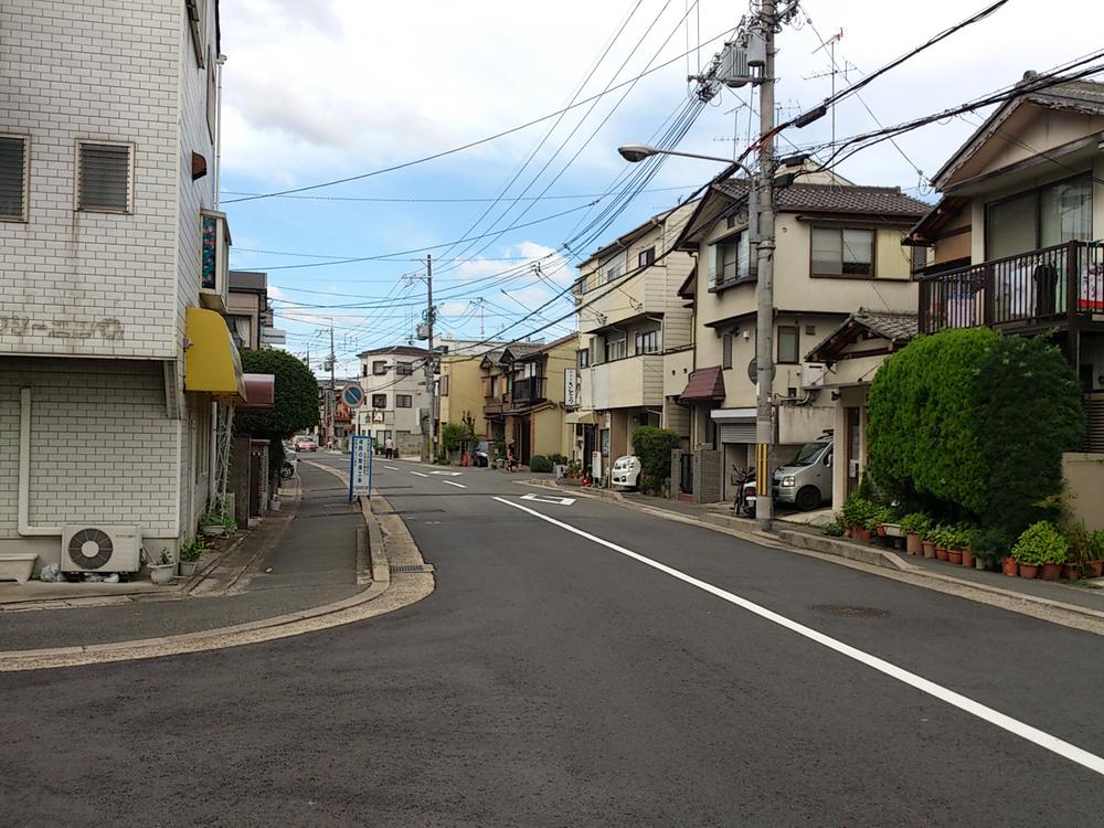 Local photos, including front road. Frontal road