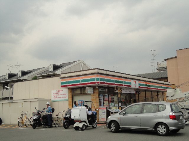 Convenience store. Seven-Eleven Kyoto Hankyu UeKei Station store up to (convenience store) 293m