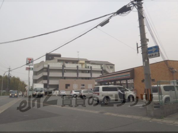 Convenience store. 1010m until the Seven-Eleven Rakusai Nyutau (convenience store)