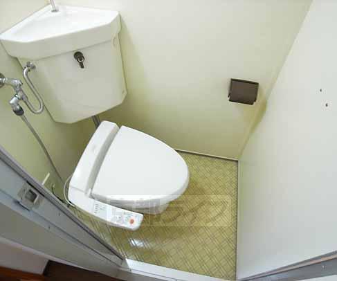 Toilet. Also there with rooms Washlet