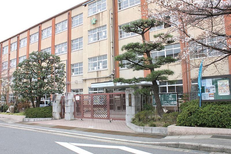 Primary school. 758m to Kyoto Municipal Katagihara Elementary School