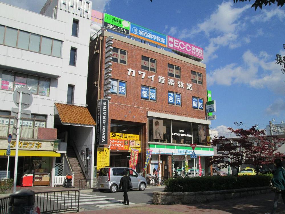 Convenience store. FamilyMart 827m to Hankyu Katsura Ekimae