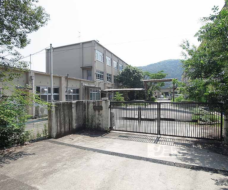 Primary school. 750m to Arashiyama Higashi elementary school (elementary school)