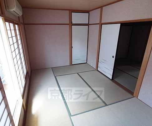 Living and room. Unwind space in the Japanese-style room