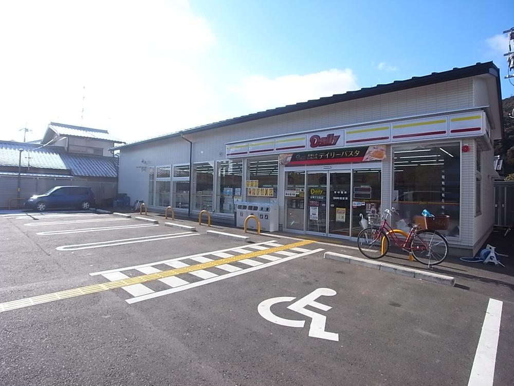 Convenience store. Until the Daily Yamazaki 400m