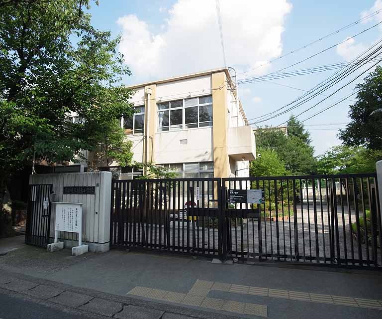 Primary school. Katsurahigashi up to elementary school (elementary school) 550m