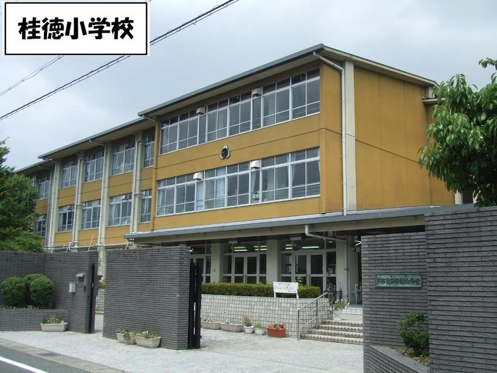 Primary school. 427m to Kyoto Municipal KatsuraIsao Elementary School