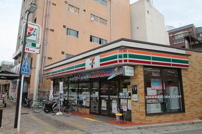 Convenience store. Seven-Eleven (convenience store) to 350m