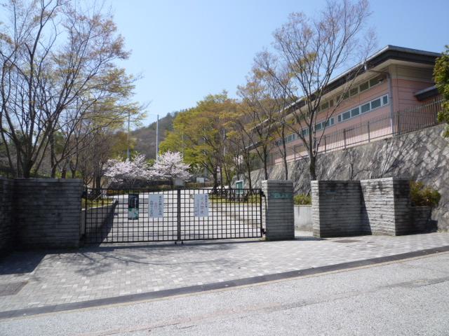 Junior high school. 780m to Kyoto Municipal boughs junior high school