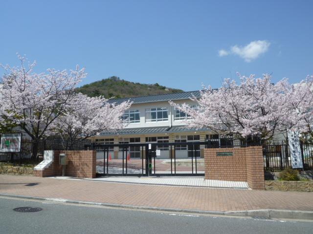 Primary school. Kyoto Municipal Katsurazaka 100m up to elementary school