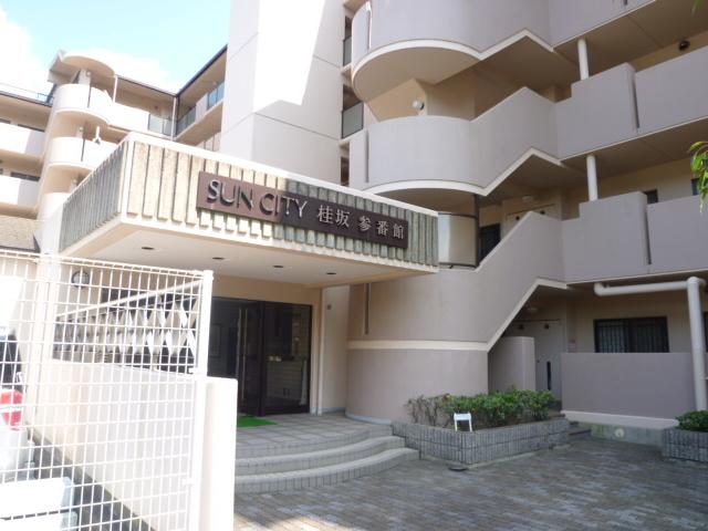 Entrance. Common areas