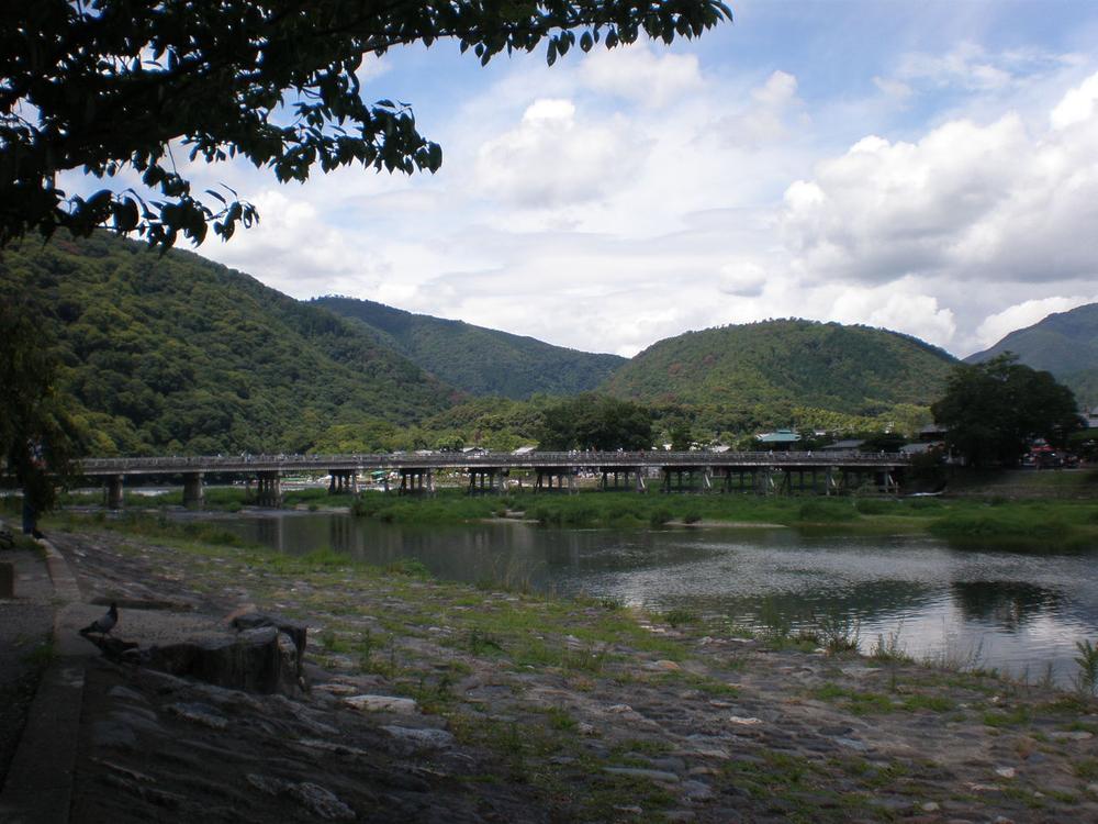 Streets around. Up to about Togetsukyo Bridge 200m