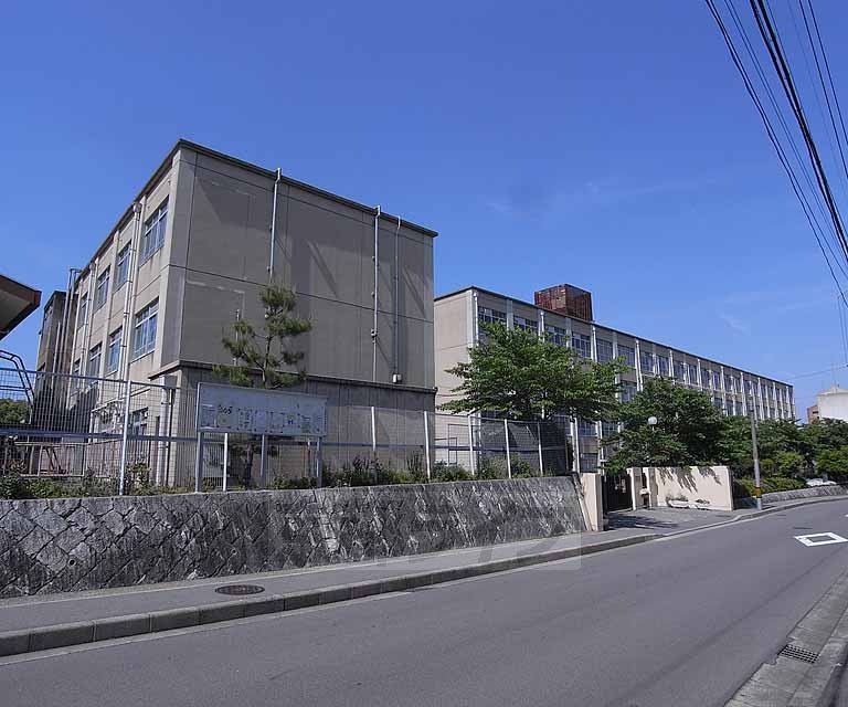 Junior high school. Rakusai 635m until junior high school (junior high school)