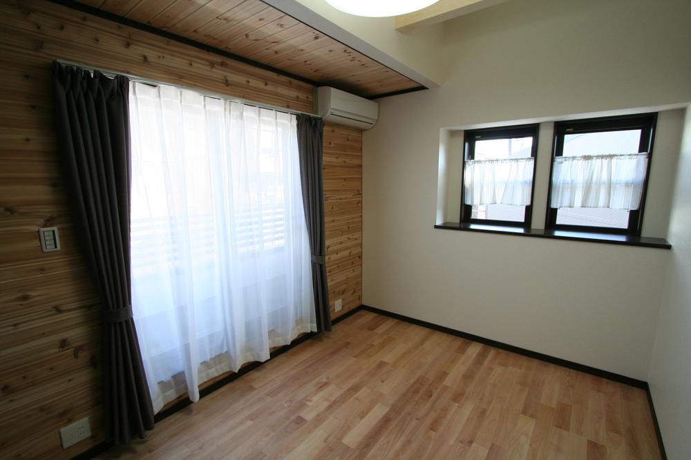 Non-living room. Natural wood original residential construction Example 2