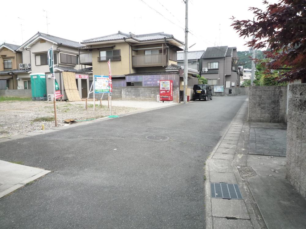 Local photos, including front road. A quiet residential area