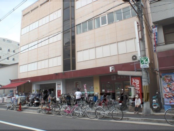 Supermarket. FMART Katsuramise until the (super) 110m