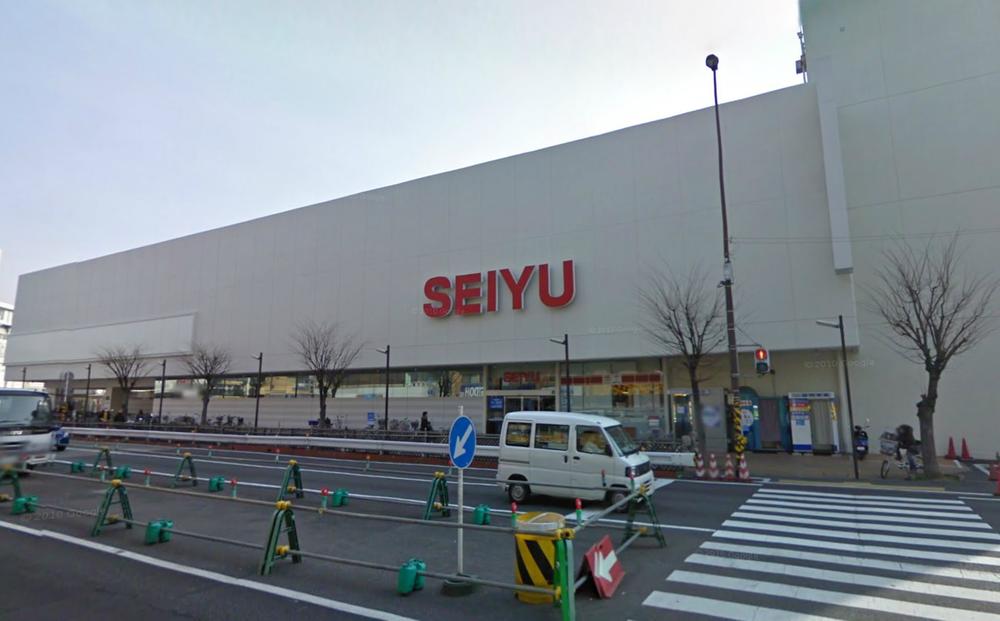 Supermarket. 1m to Seiyu