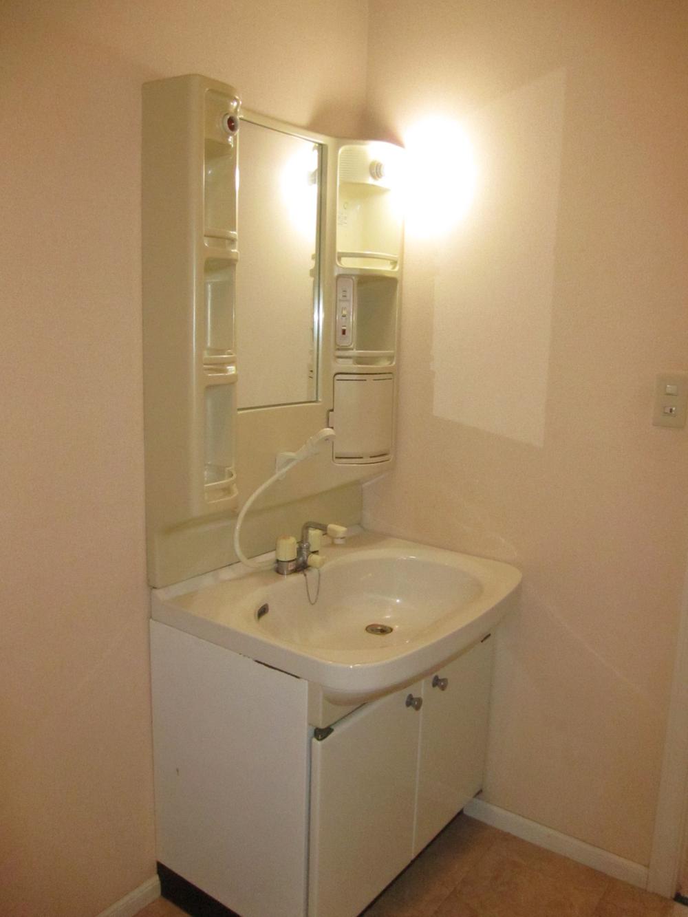 Wash basin, toilet