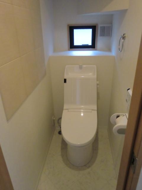 Other Equipment. No. 3 place Shower toilet integrated toilet. deodorize ・ Humidity Ecocarat adopted. 